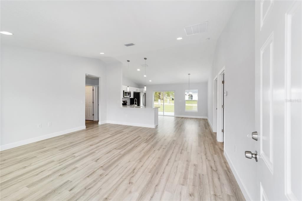 Active With Contract: $244,900 (3 beds, 2 baths, 1267 Square Feet)