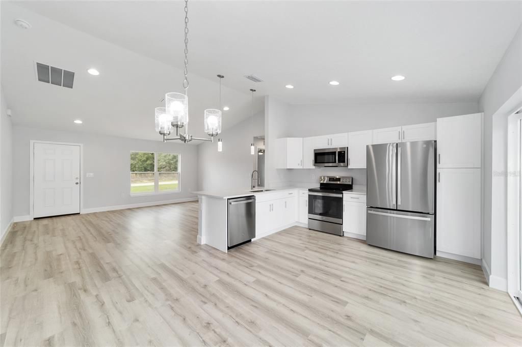 Active With Contract: $244,900 (3 beds, 2 baths, 1267 Square Feet)