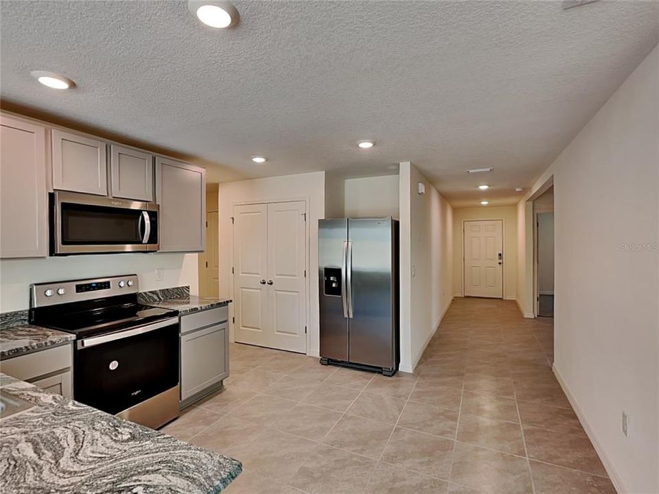 For Rent: $1,650 (3 beds, 2 baths, 1408 Square Feet)