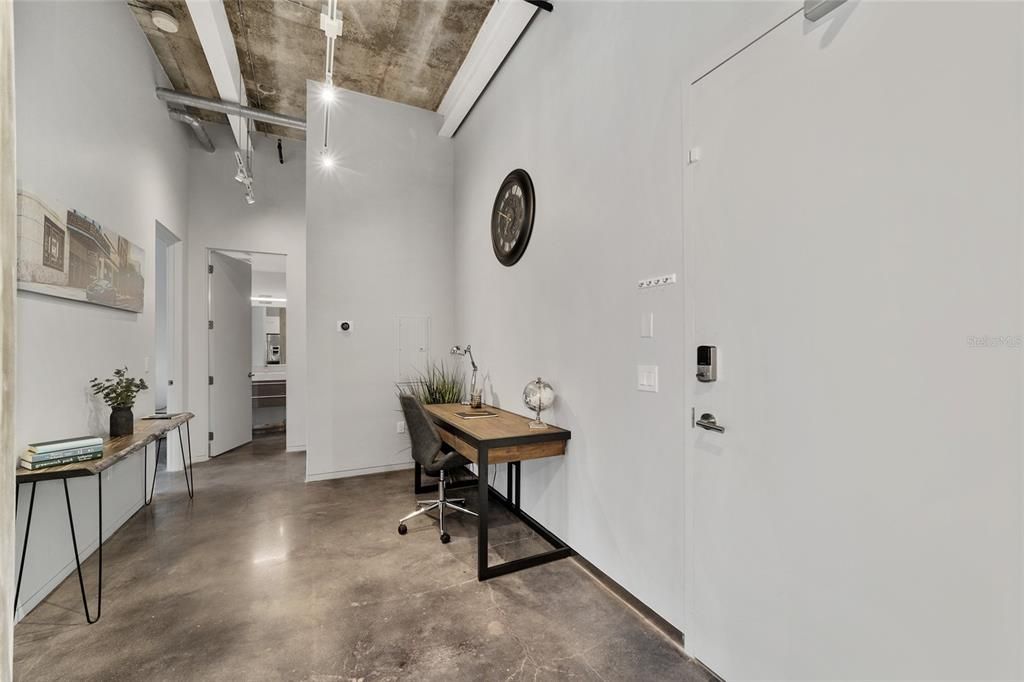 Active With Contract: $489,900 (2 beds, 1 baths, 1077 Square Feet)