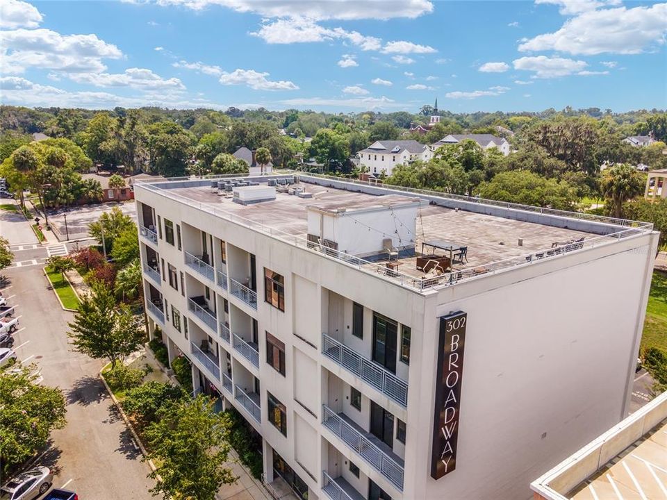 Active With Contract: $489,900 (2 beds, 1 baths, 1077 Square Feet)