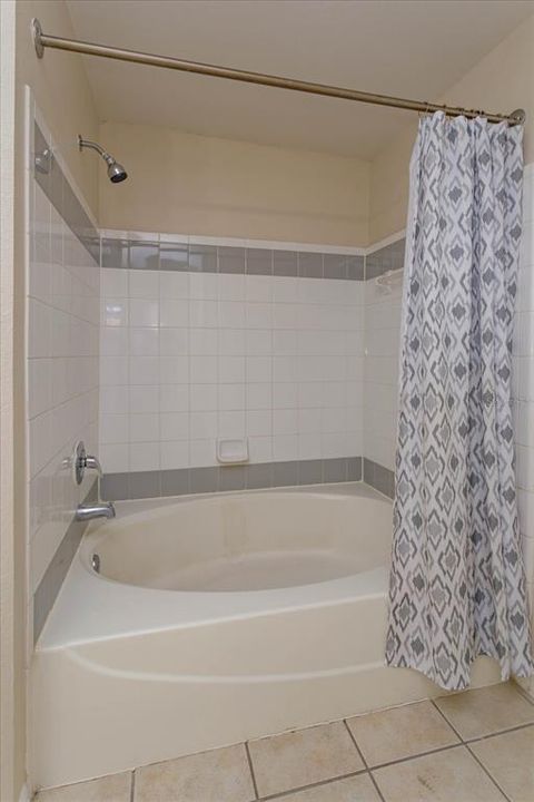 Active With Contract: $180,000 (1 beds, 1 baths, 945 Square Feet)