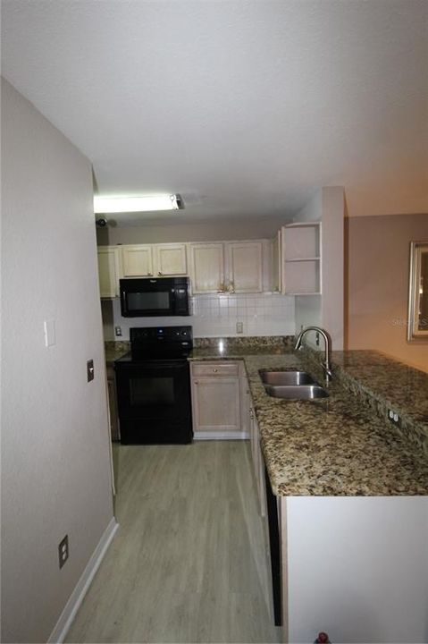 For Rent: $1,750 (2 beds, 2 baths, 1003 Square Feet)