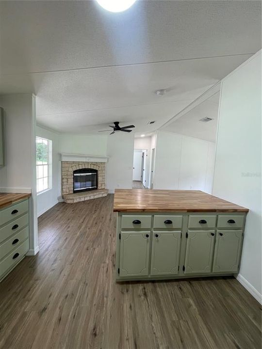 For Sale: $229,900 (3 beds, 2 baths, 1248 Square Feet)