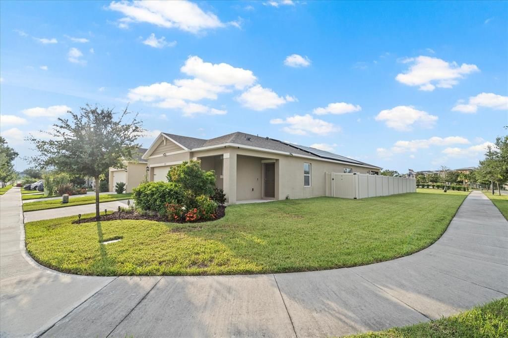 Active With Contract: $345,000 (3 beds, 2 baths, 1622 Square Feet)