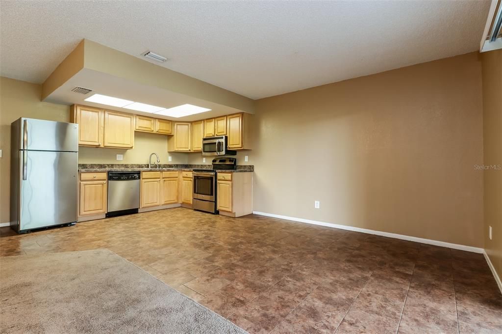 For Rent: $1,975 (3 beds, 2 baths, 1369 Square Feet)