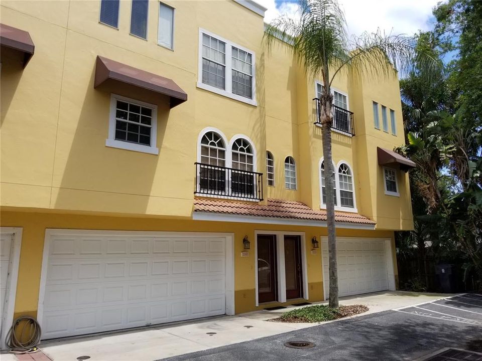 Active With Contract: $2,350 (2 beds, 2 baths, 1443 Square Feet)