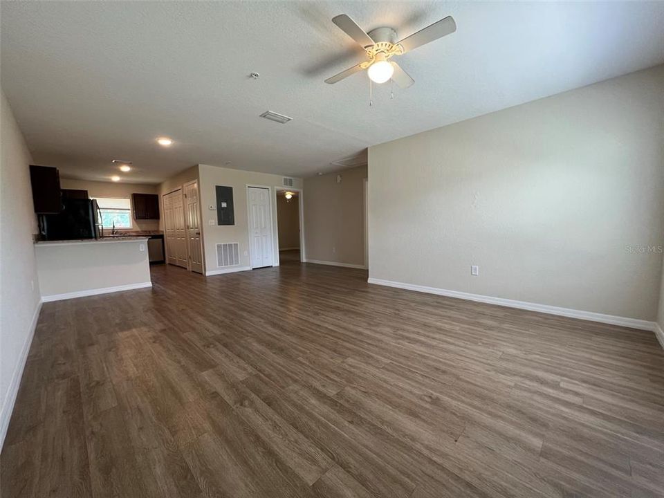 Active With Contract: $1,195 (2 beds, 2 baths, 972 Square Feet)