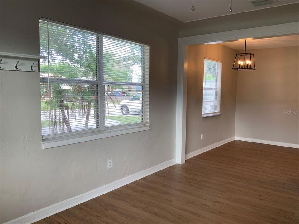 Active With Contract: $2,850 (3 beds, 2 baths, 1372 Square Feet)