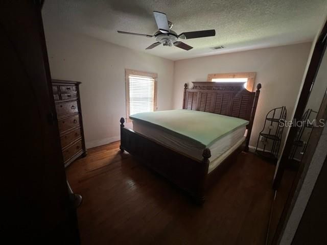 For Sale: $199,000 (3 beds, 1 baths, 832 Square Feet)