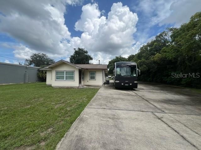 For Sale: $199,000 (3 beds, 1 baths, 832 Square Feet)