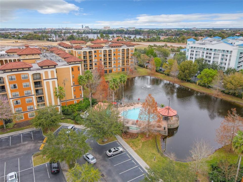 Active With Contract: $230,000 (2 beds, 2 baths, 957 Square Feet)