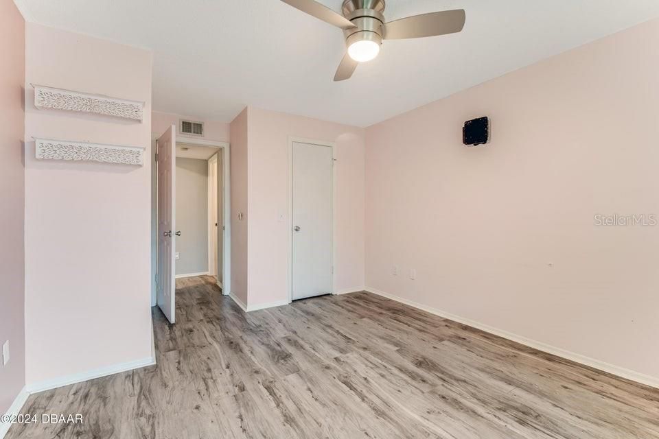 For Sale: $175,000 (2 beds, 2 baths, 1010 Square Feet)