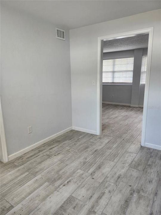 For Rent: $1,100 (2 beds, 1 baths, 848 Square Feet)