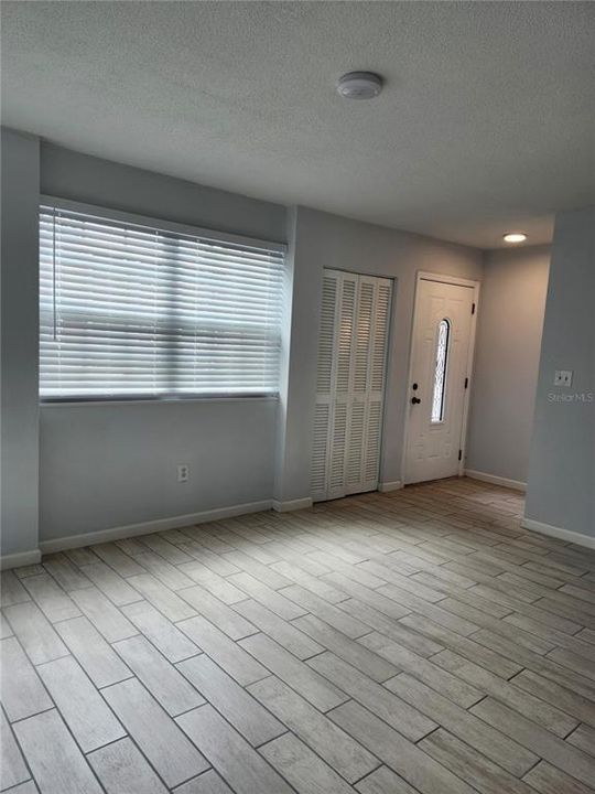 For Rent: $1,100 (2 beds, 1 baths, 848 Square Feet)