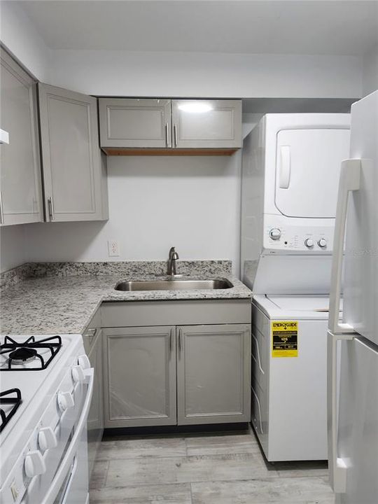 For Rent: $1,100 (2 beds, 1 baths, 848 Square Feet)