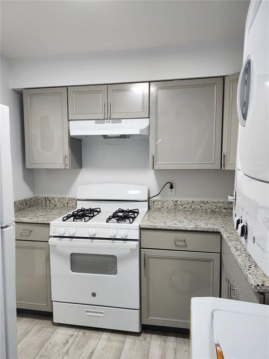 For Rent: $1,100 (2 beds, 1 baths, 848 Square Feet)