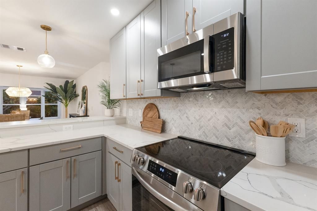 Active With Contract: $599,900 (3 beds, 2 baths, 1628 Square Feet)