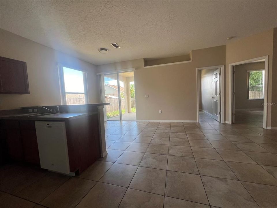 Living room/dinning room combo