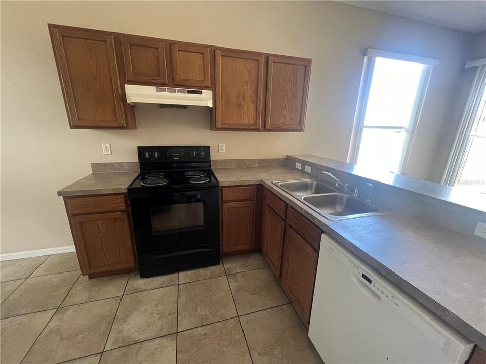 For Rent: $2,195 (4 beds, 2 baths, 1317 Square Feet)