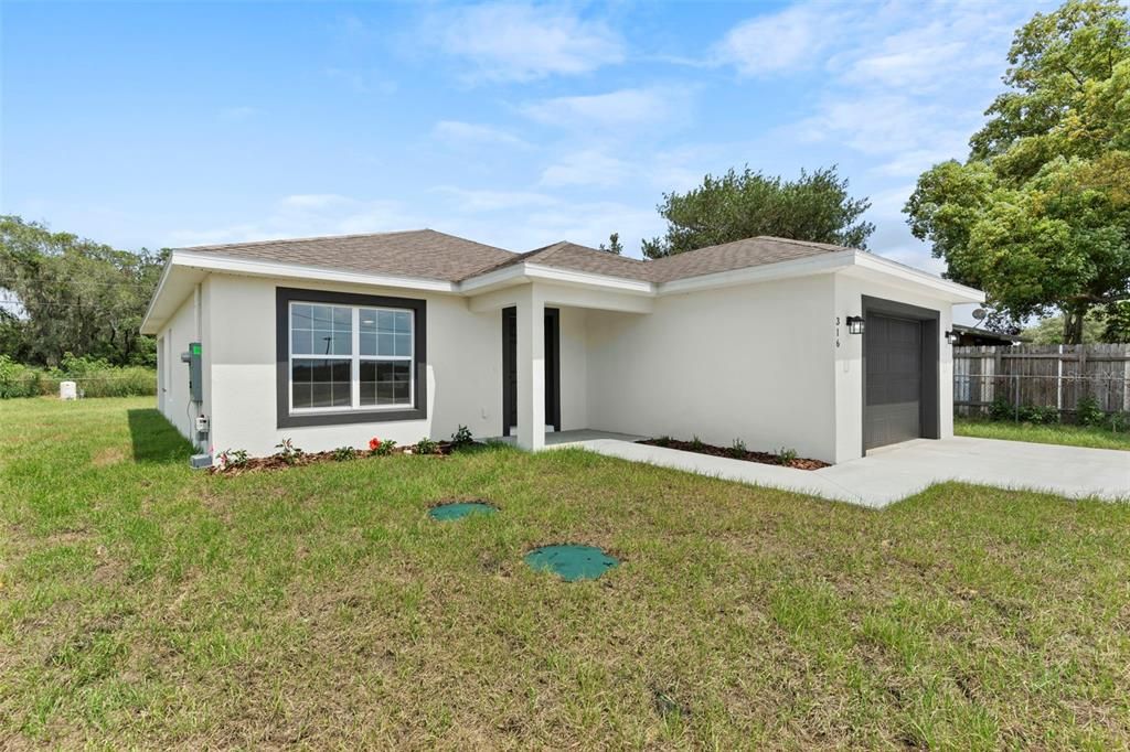 For Sale: $279,900 (3 beds, 2 baths, 1333 Square Feet)