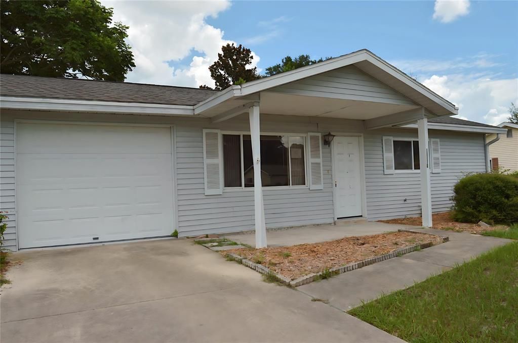 For Sale: $154,900 (2 beds, 1 baths, 768 Square Feet)