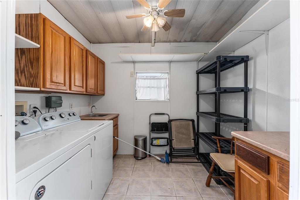 For Sale: $135,000 (2 beds, 2 baths, 1110 Square Feet)