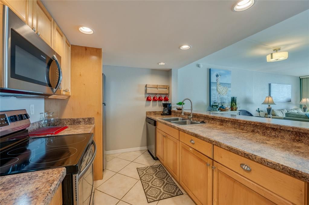 Active With Contract: $399,000 (2 beds, 2 baths, 1200 Square Feet)