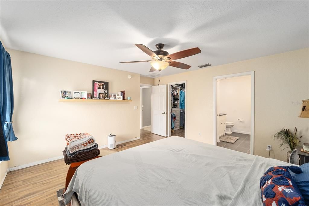 For Sale: $260,000 (3 beds, 2 baths, 1491 Square Feet)