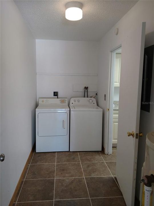 For Rent: $1,900 (2 beds, 2 baths, 1373 Square Feet)