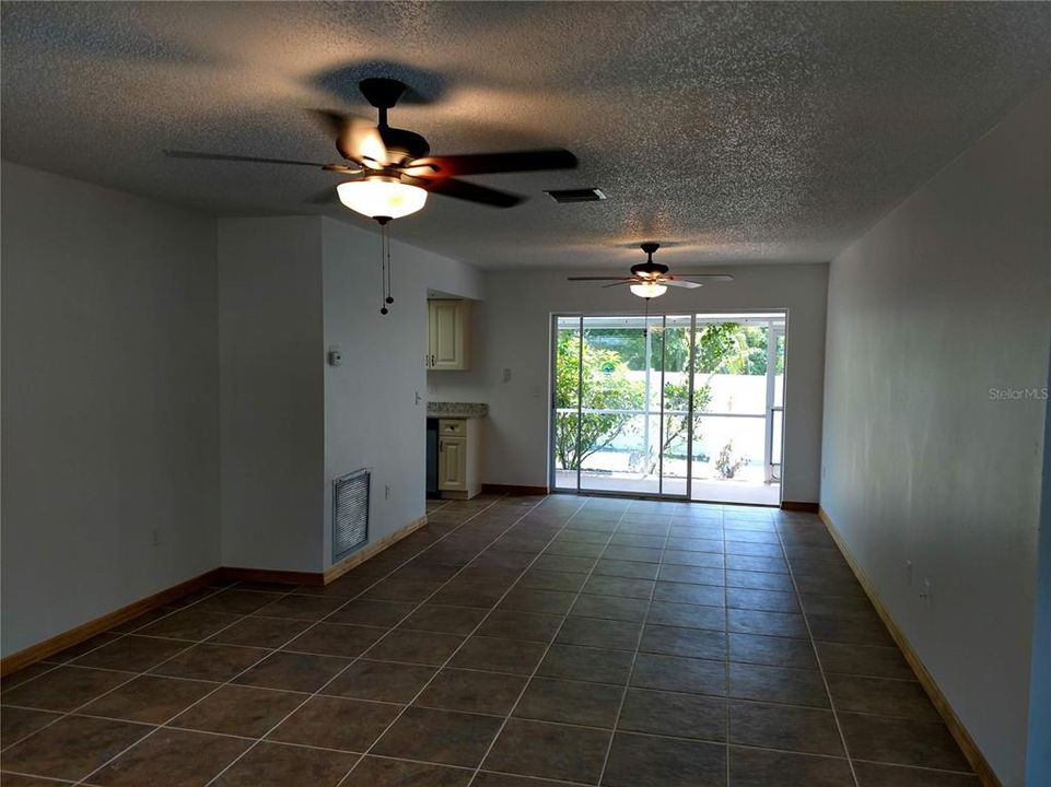 For Rent: $1,900 (2 beds, 2 baths, 1373 Square Feet)