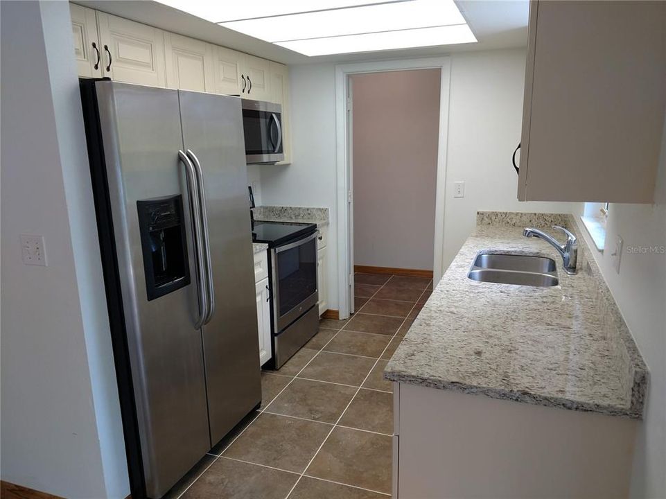 For Rent: $1,900 (2 beds, 2 baths, 1373 Square Feet)