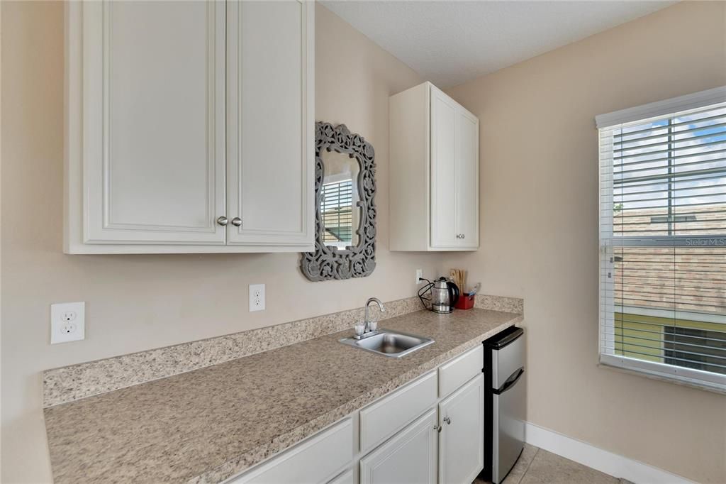 Active With Contract: $3,200 (3 beds, 3 baths, 2285 Square Feet)