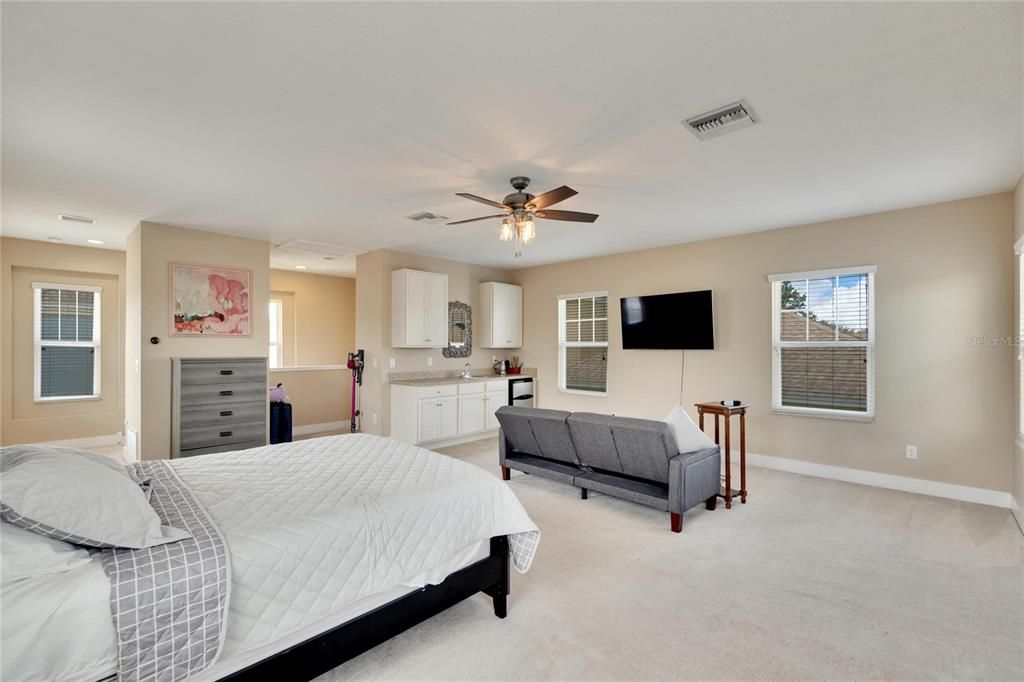 Active With Contract: $3,200 (3 beds, 3 baths, 2285 Square Feet)