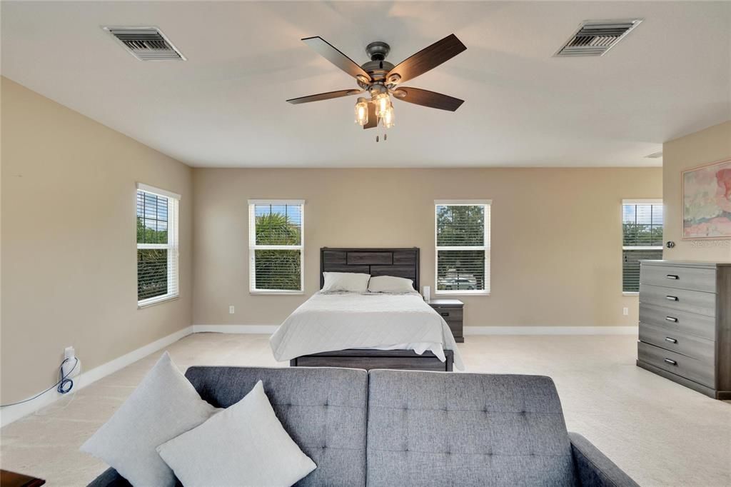 Active With Contract: $3,200 (3 beds, 3 baths, 2285 Square Feet)