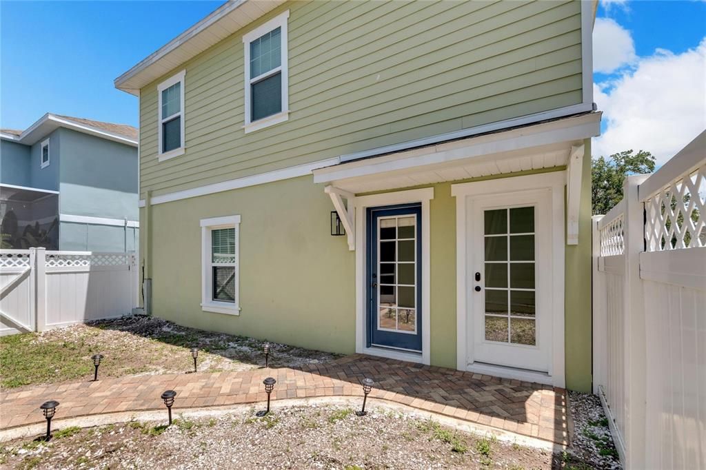 Active With Contract: $3,200 (3 beds, 3 baths, 2285 Square Feet)