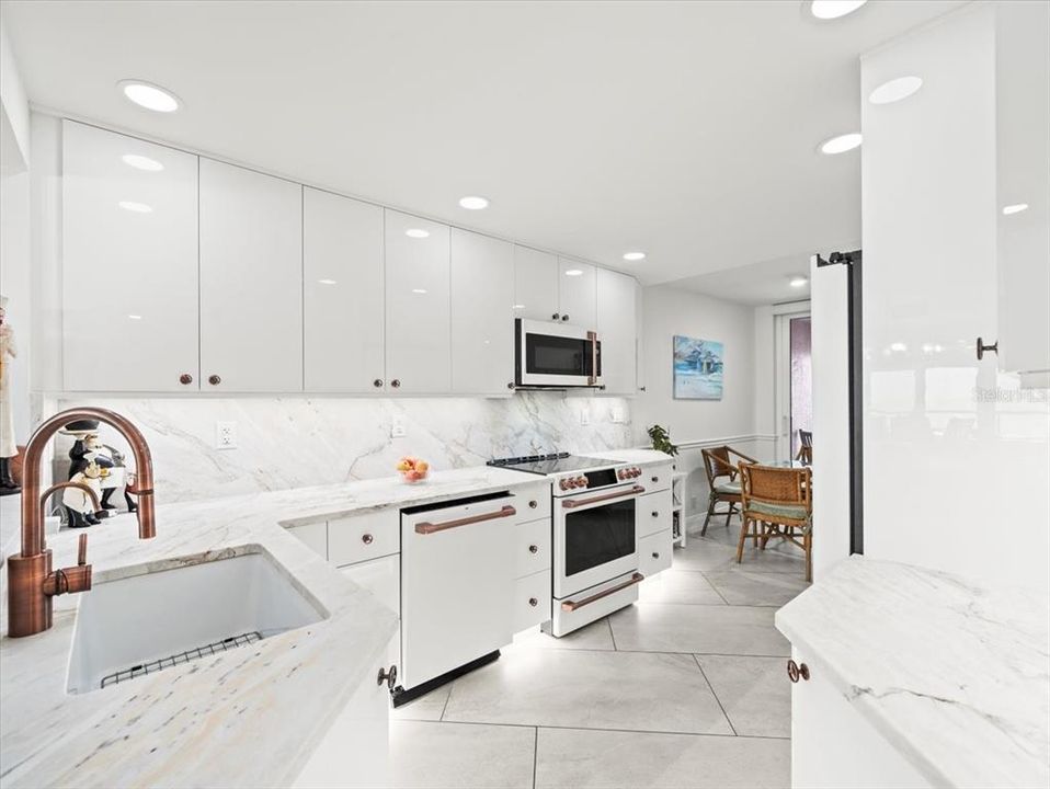 Active With Contract: $1,199,900 (2 beds, 2 baths, 1570 Square Feet)