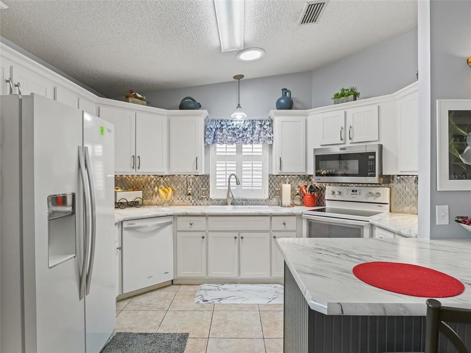 For Sale: $349,900 (2 beds, 2 baths, 1144 Square Feet)