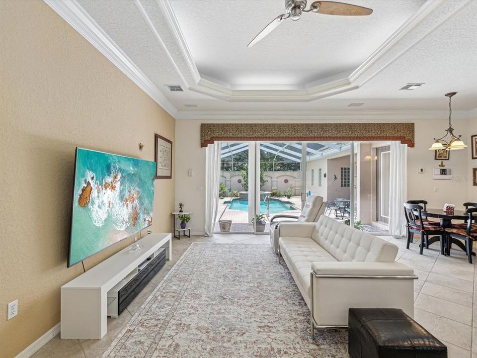 En Venta: $874,900 (4 camas, 3 baños, 3717 Pies cuadrados)