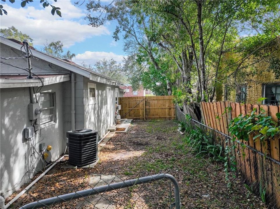 Active With Contract: $260,000 (3 beds, 2 baths, 1206 Square Feet)