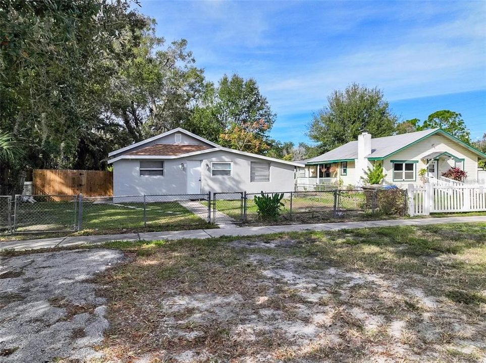 Active With Contract: $260,000 (3 beds, 2 baths, 1206 Square Feet)