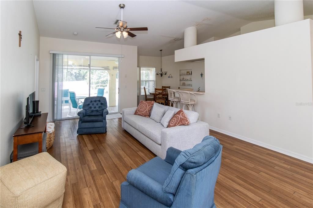 Active With Contract: $309,900 (3 beds, 2 baths, 1487 Square Feet)