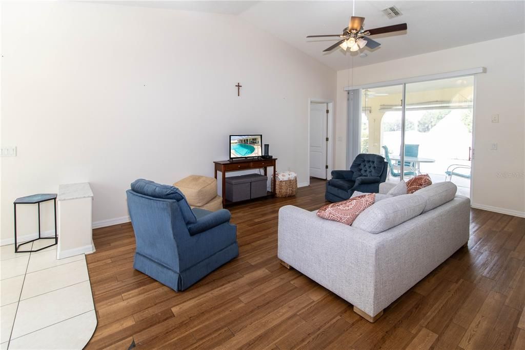 Active With Contract: $309,900 (3 beds, 2 baths, 1487 Square Feet)