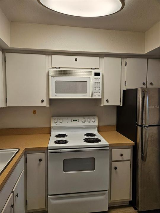 For Sale: $119,000 (1 beds, 1 baths, 588 Square Feet)