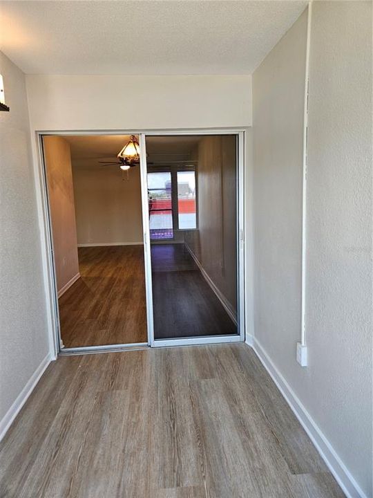 For Sale: $119,000 (1 beds, 1 baths, 588 Square Feet)