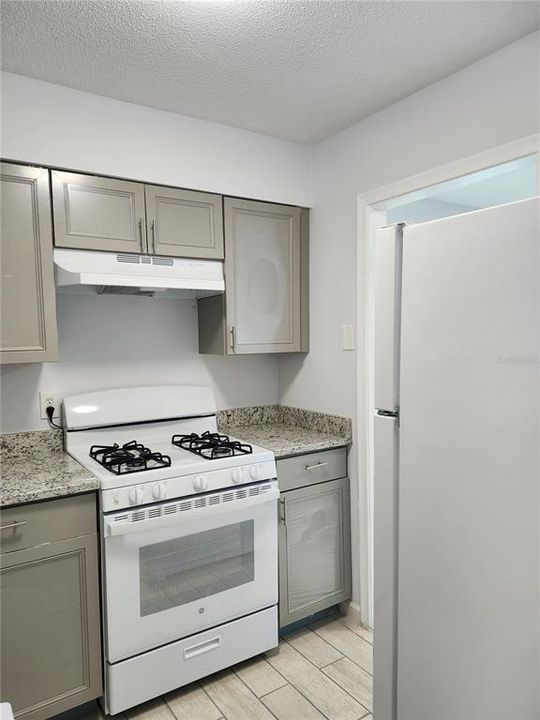 For Rent: $1,100 (2 beds, 1 baths, 850 Square Feet)