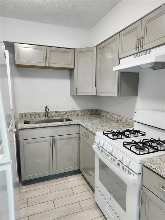 For Rent: $1,100 (2 beds, 1 baths, 850 Square Feet)