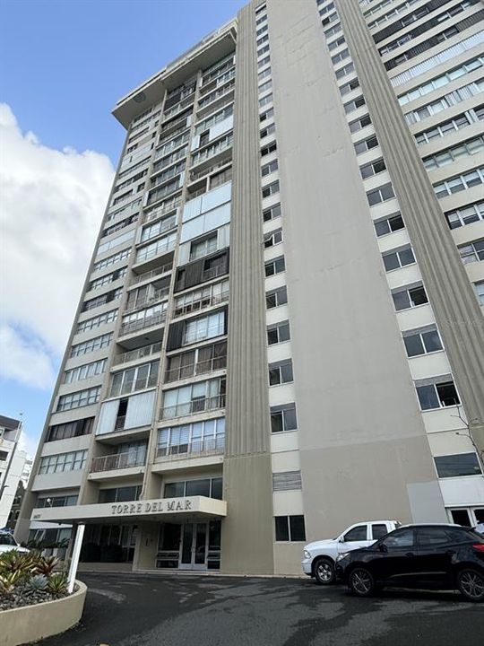 Active With Contract: $389,000 (1 beds, 1 baths, 800 Square Feet)