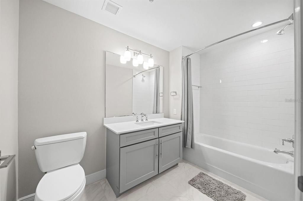 Active With Contract: $389,900 (2 beds, 2 baths, 1402 Square Feet)