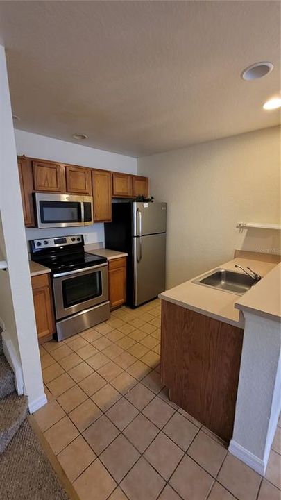 Active With Contract: $1,800 (3 beds, 2 baths, 1296 Square Feet)